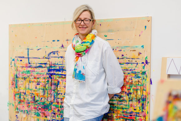Portrait Elena Thießen. Sie ist "Atelierista" in der thyssenkrupp-Kita Miniapolis in Essen. Träger ist das DRK.